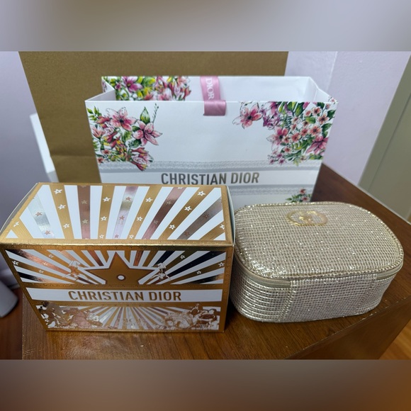 New Dior Beige Woven Cosmetic Pouch with Gold Logo - Picture 6 of 14